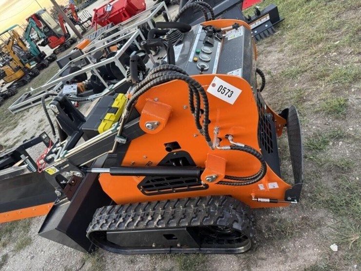 land-hero,-ldh-t460xx,-stand-on-mini-skid-steer.-image-2