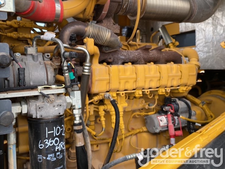 2018-deere-624k-image-24