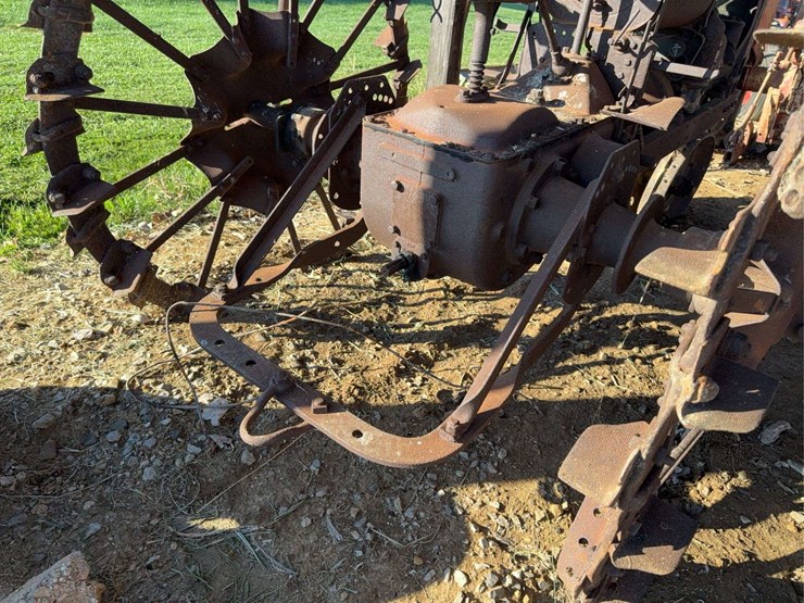 farmall-f-12-image-23