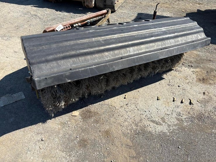 bobcat-skid-steer-brusher-attachment-image-3