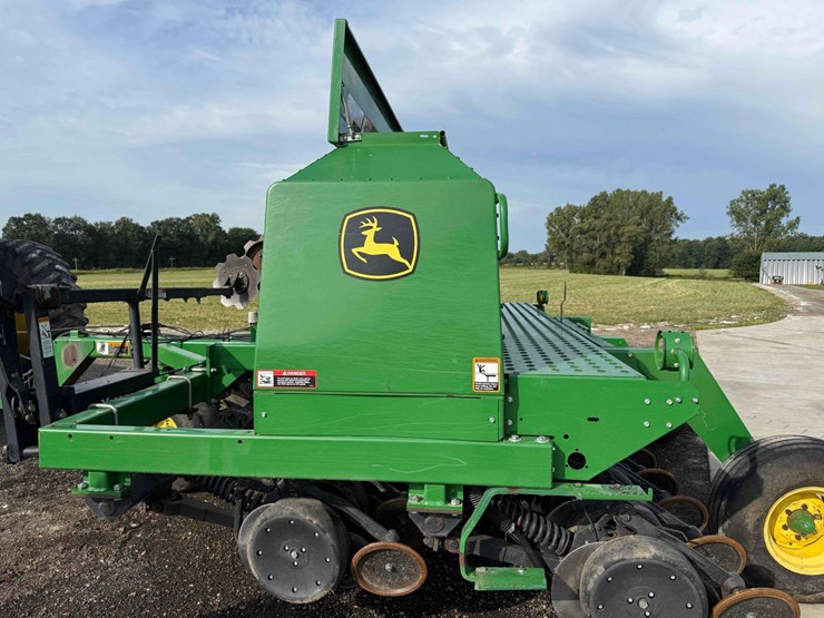 john-deere-1590-image-15