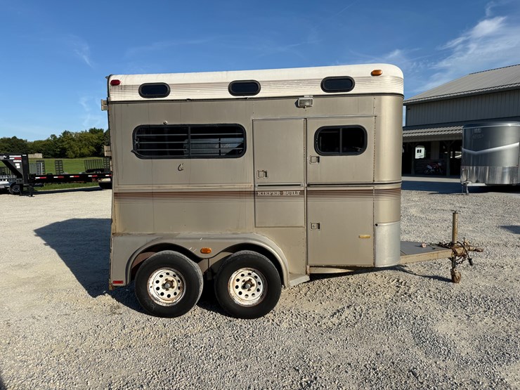 #3104-•-1992-kiefer-2-horse-bumper-pull-trailer-(helenville,-wi)-(has-wi-title)-image-1