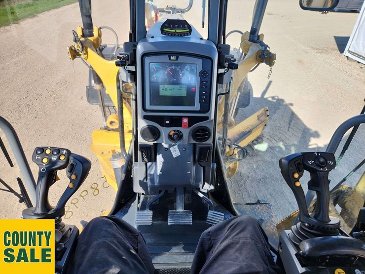 2020-caterpillar-150-awd-image-8