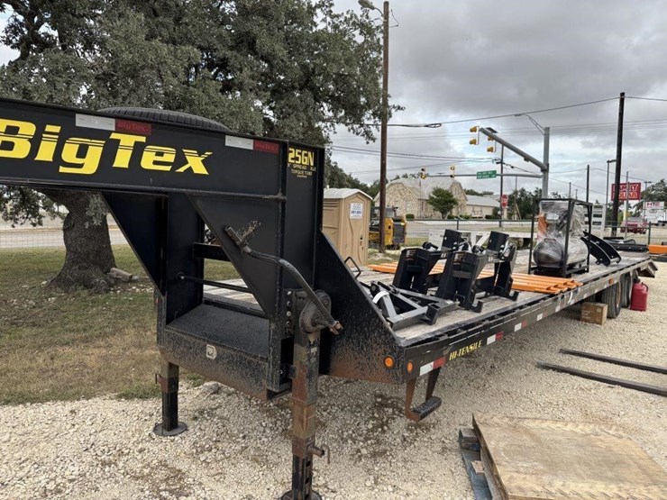 2013-big-tex-25gn-32'-plus-6'-dove-tail,-tandem-image-2