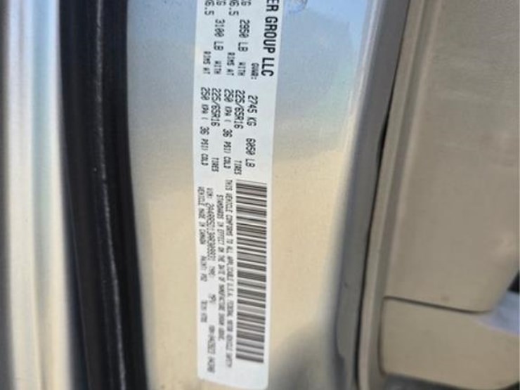 2010-chrysler-town-&-country-image-18