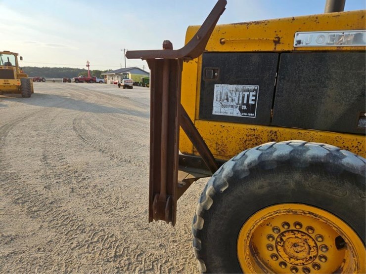 2012-deere-770a-image-28