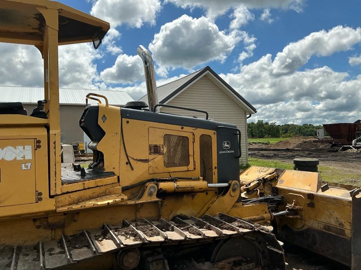 2002-deere-700h-image-44
