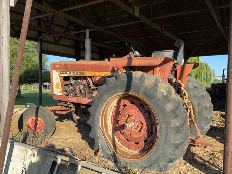 farmall-806-image-2
