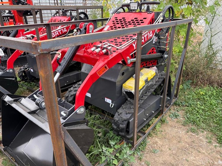agt-ysrt14-stand-on-skid-loader-image-1