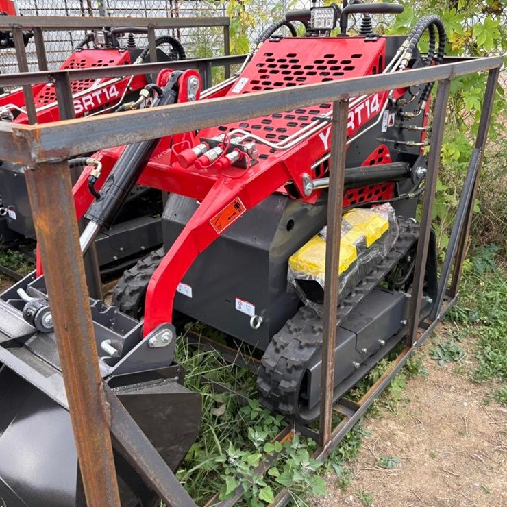 AGT YSRT14 Stand On Skid Loader