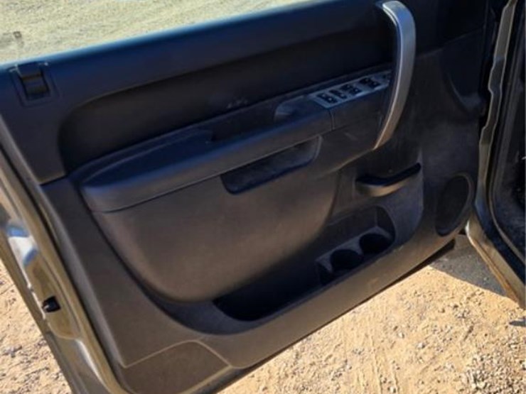 2011-chevrolet-2500-image-14