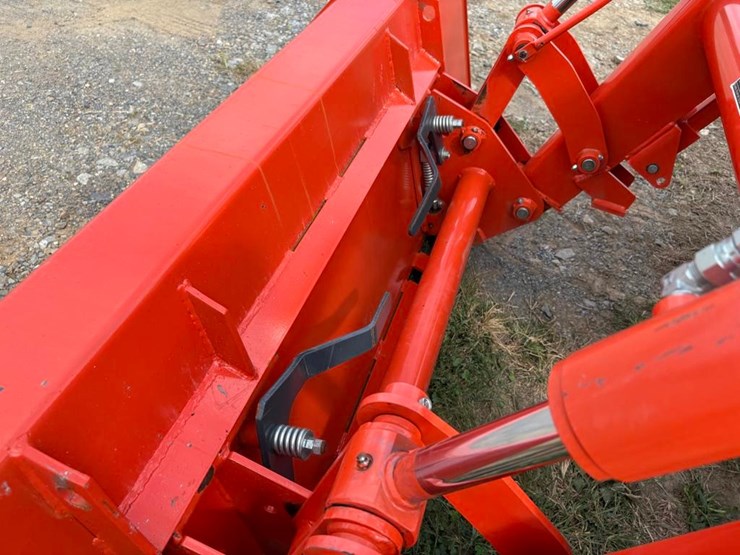 2022-kubota-m7060-image-6