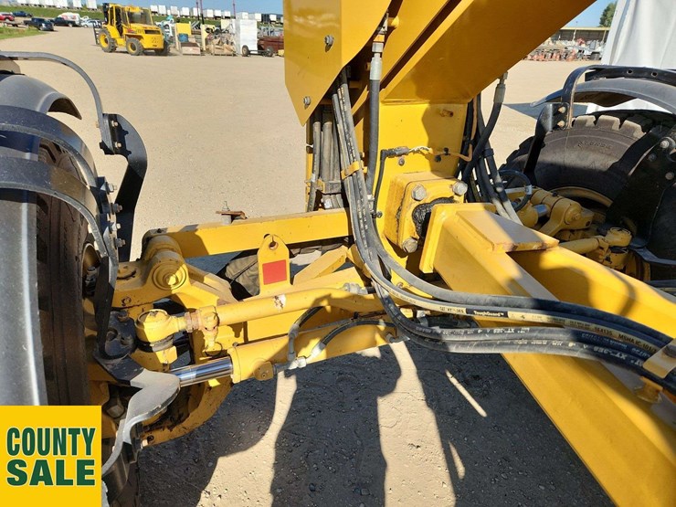 2020-caterpillar-150-awd-image-42