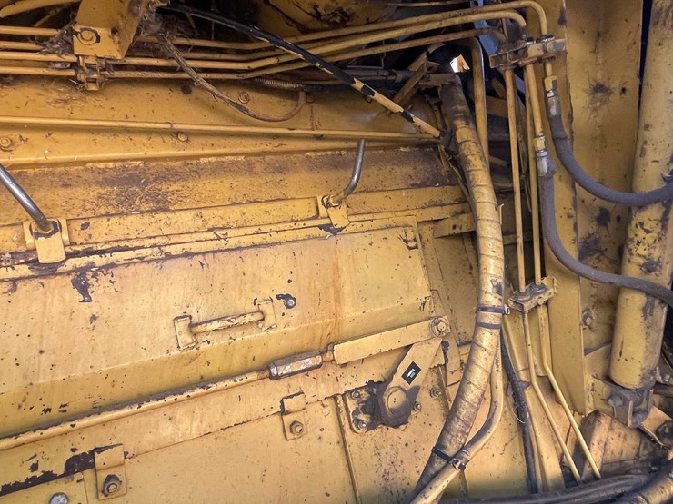new-holland-tr87-image-10