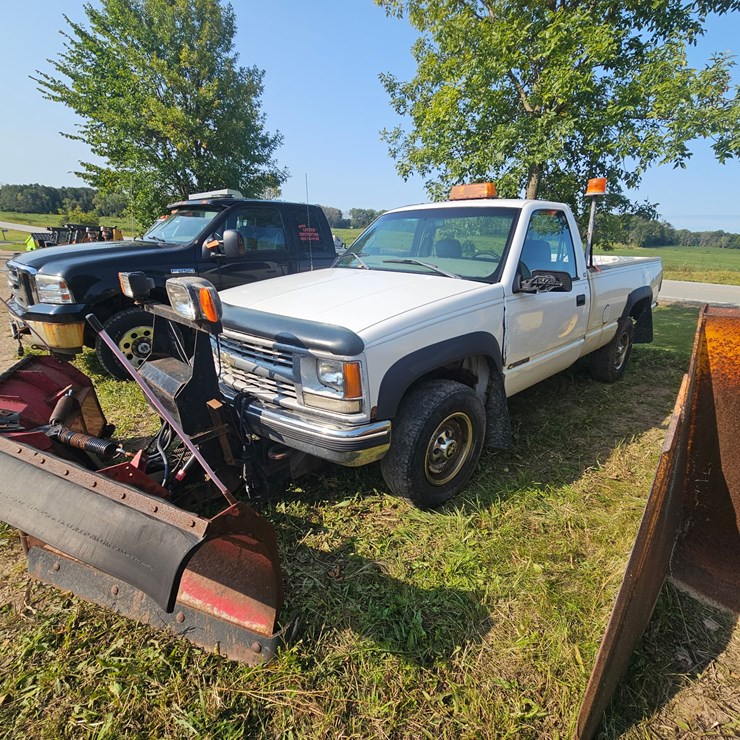 #1122 • 1998 Chevy Cheyenne 2500 Truck (Has WI Title)