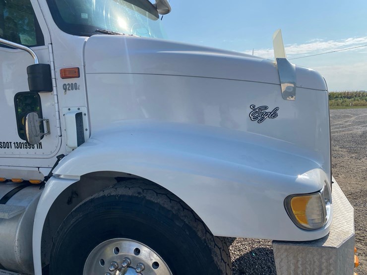 2002-ih-9200i-quad-axle-dump-truck-image-11