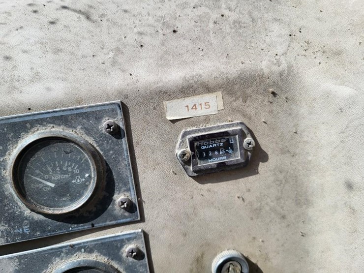 1989-o&k-trojan-5500-articulating-pay-loader-image-50