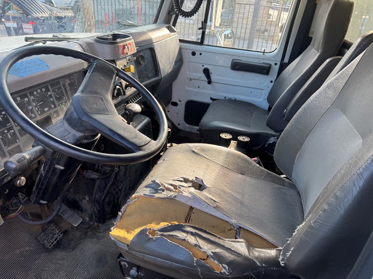 2000-international-4900-image-25