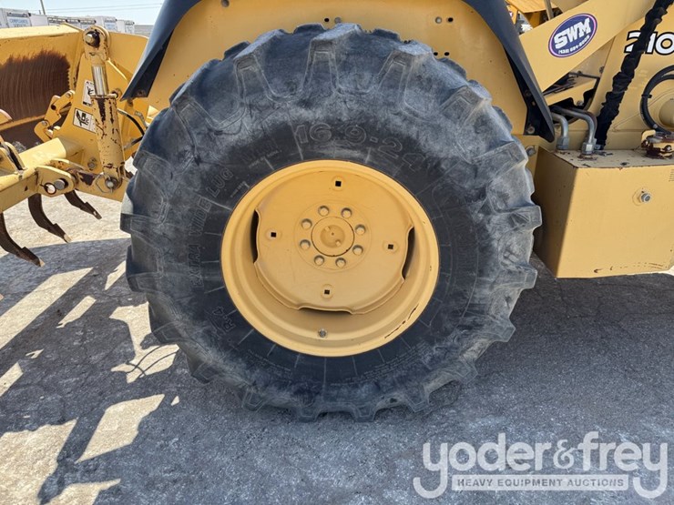 johndeere-210le-image-16