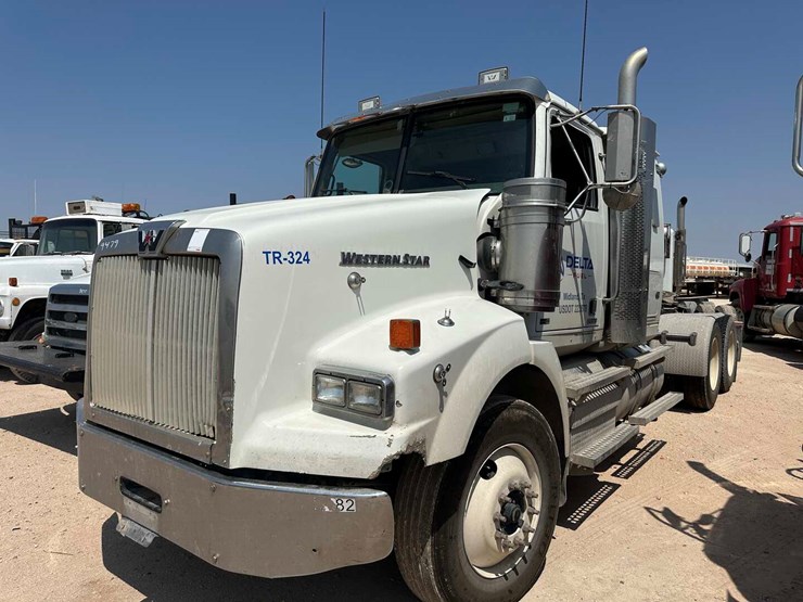 2012-western-star-4900-image-1