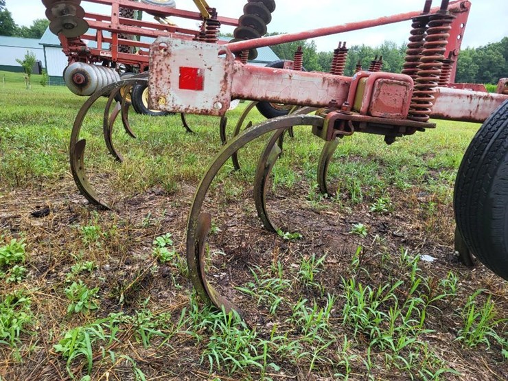 white-12-shank-chisel-plow-image-20