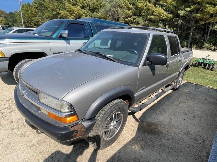 2004-chevrolet-s10-image-1