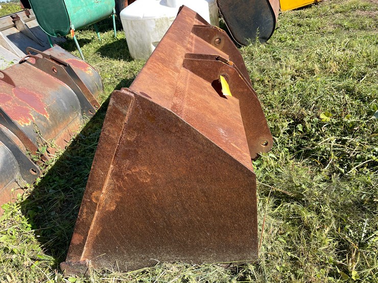 #1149-•-front-loader-bucket-attachment-image-8