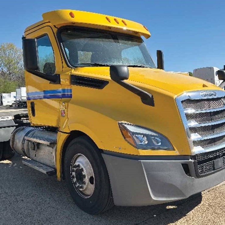 2020 FREIGHTLINER CASCADIA 126