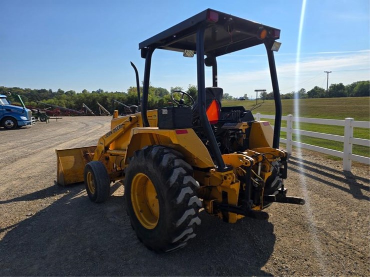 deere-210c-image-3