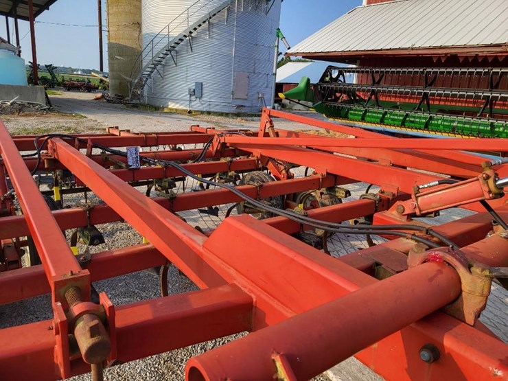 case-ih-4200-image-37