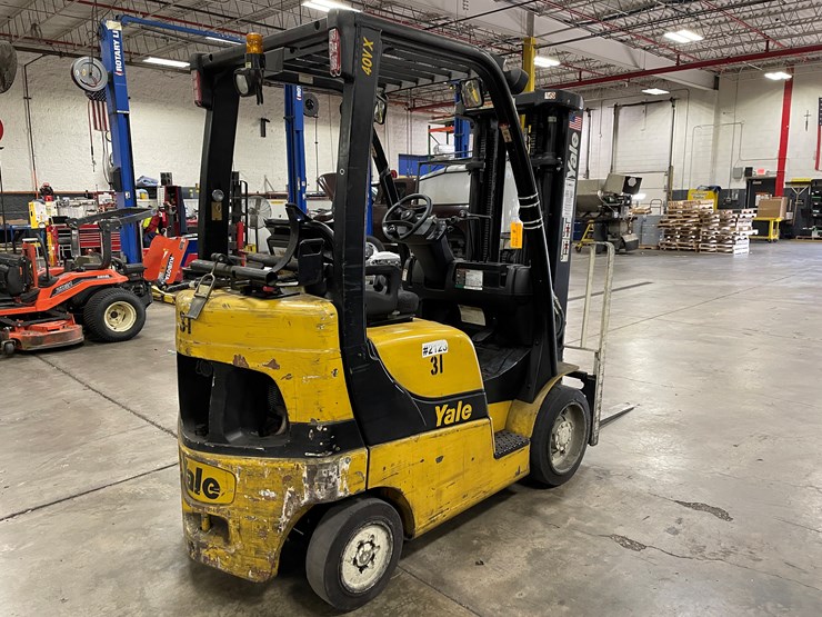 #8010-•-yale-lp-powered-forklift-image-5