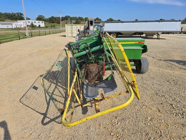 john-deere-336-image-4