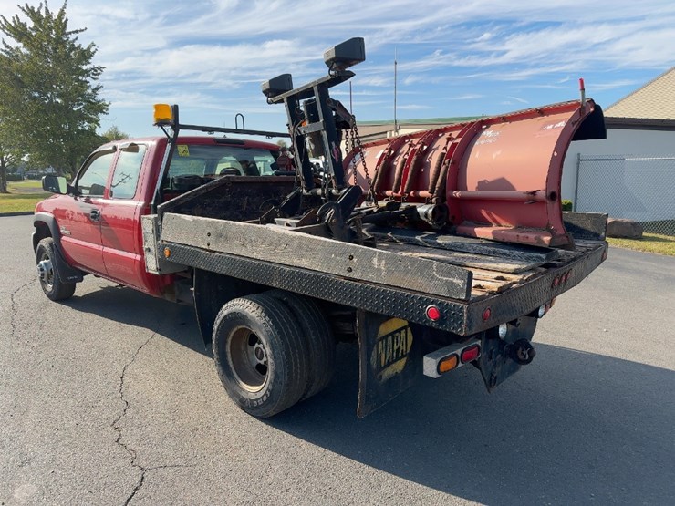 2004-gmc-3500-image-3