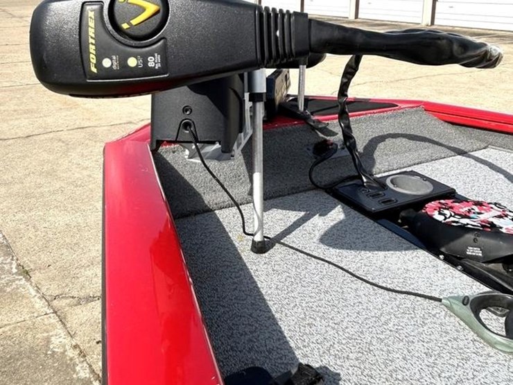 #208-•-2018-tracker-pro-175-team-txw-boat-image-6