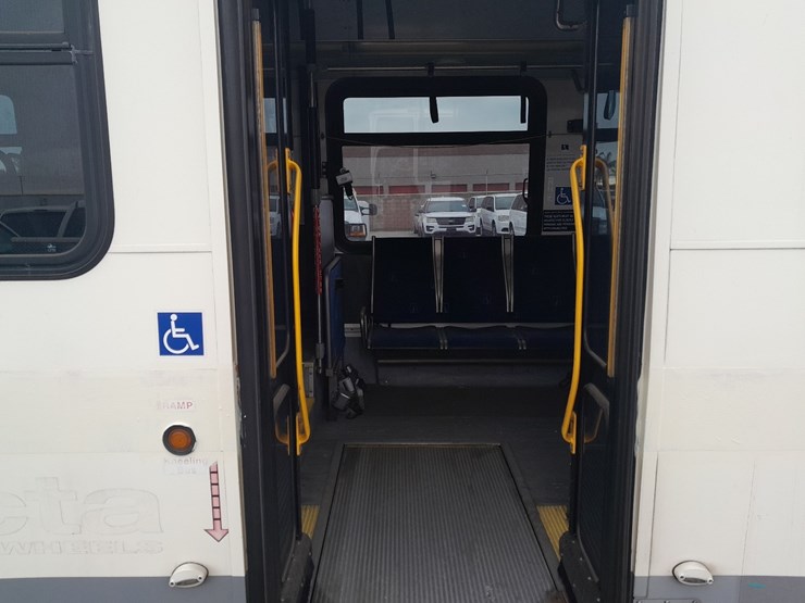 lot#--2007-new-flyer-c40lfr-transit-bus-image-5