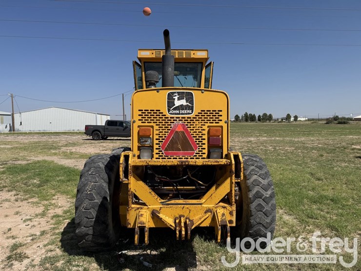 deere-672b-image-4