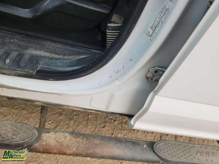 2021-ford-f350-image-40