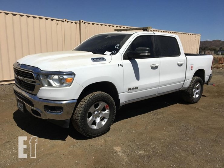 2021-ram-1500-big-horn-image-1