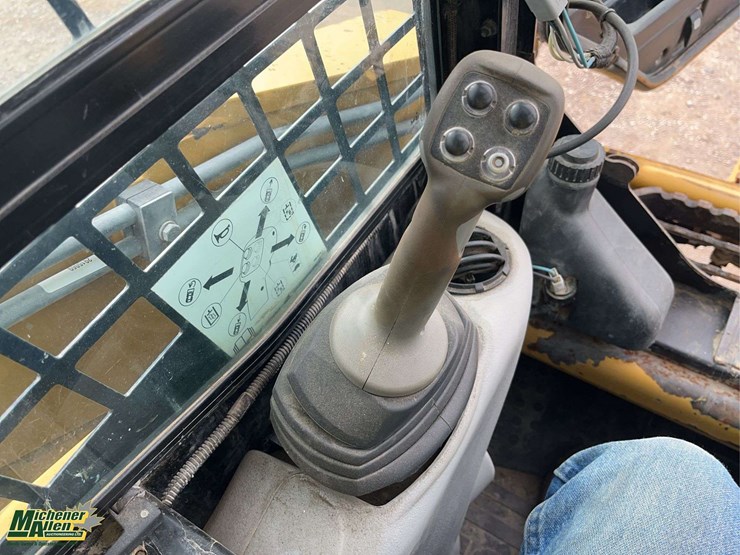 2011-caterpillar-252b3-image-6