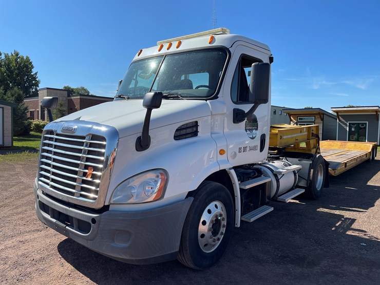 #2750-•-2014-freightliner-cascadia-single-axle-day-cab-truck-(has-wi-title)-(title-in-delay)-(ashland,-wi)-image-1
