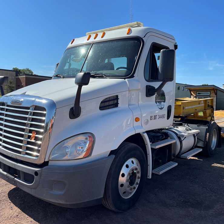 #2750 • 2014 Freightliner Cascadia Single Axle Day Cab Truck (Has WI Title) (Title in Delay) (Ashland, WI)