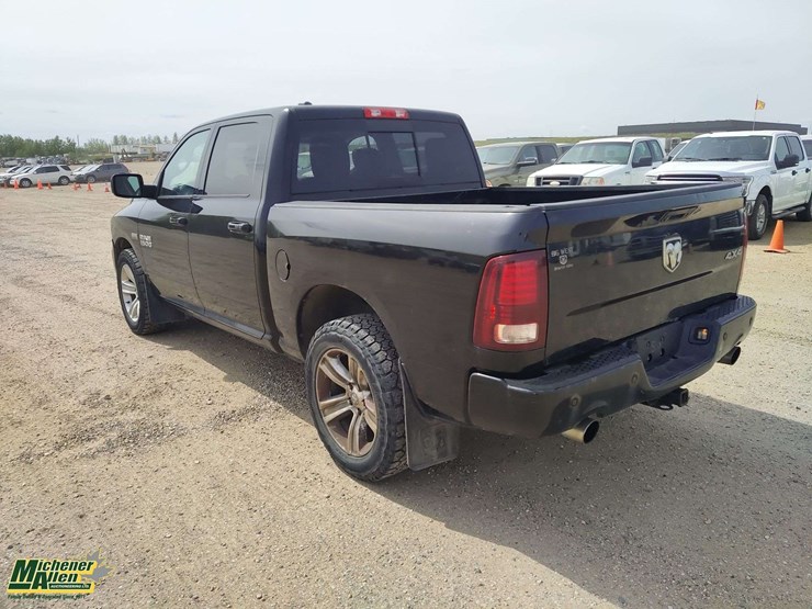 2013-ram-1500-sport-4x4-crew-cab-sb-image-3