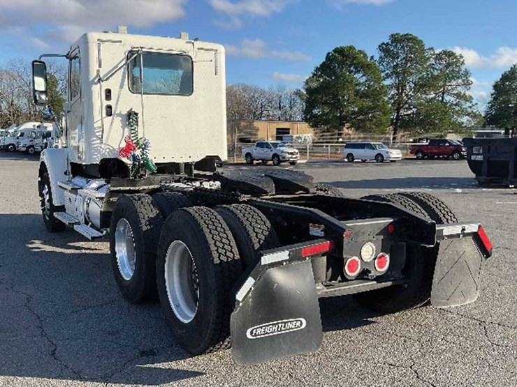 2020-freightliner-coronado-122-image-2