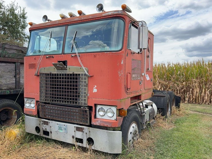 diamond-reo-cabover-image-2