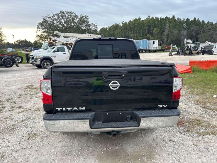2017-nissan-titan-image-19