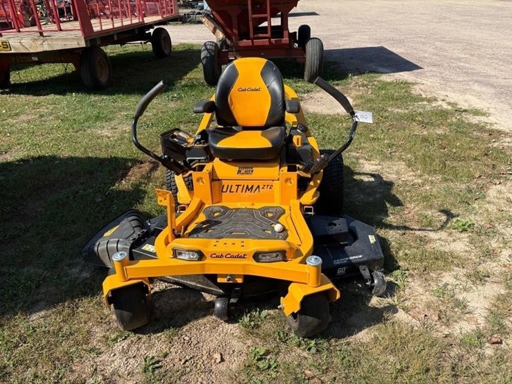 cub-cadet-ultima-zt2-zero-turn-mower-image-2