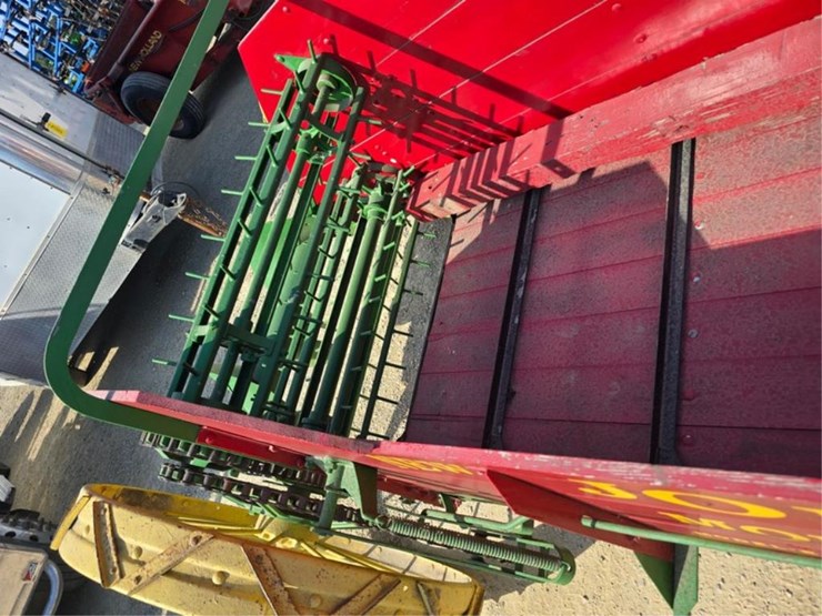 2011-john-deere-g-image-13