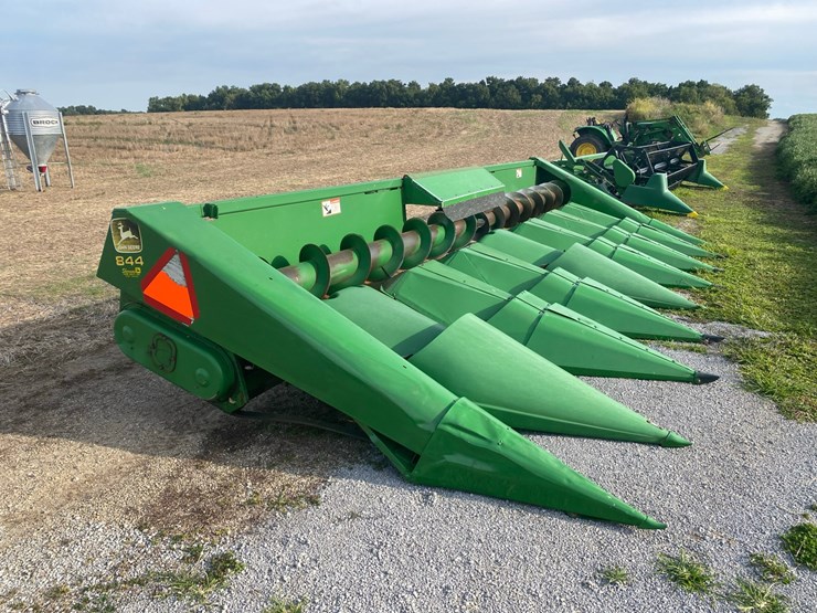 john-deere-844-image-2