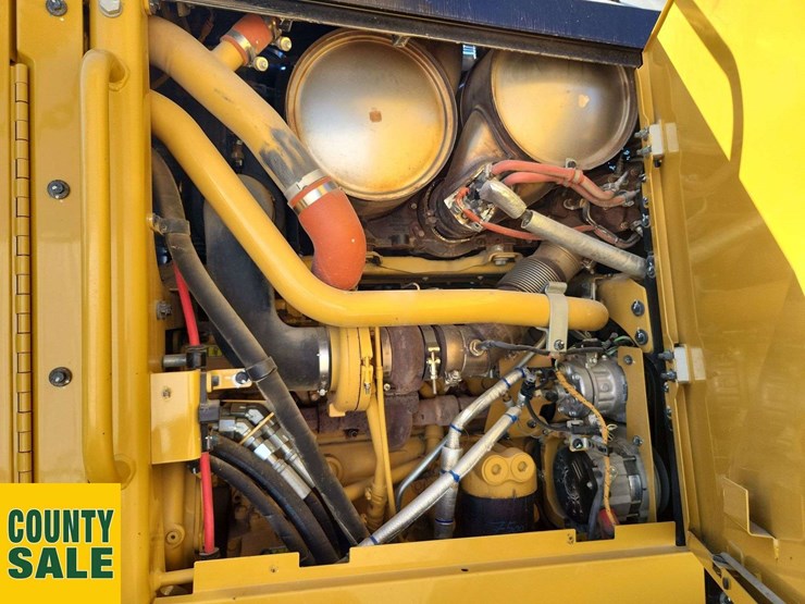 2020-caterpillar-150-awd-image-28