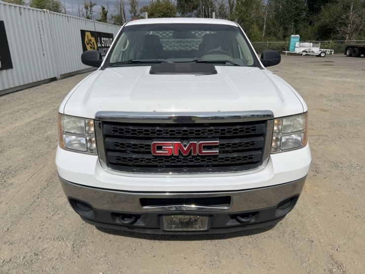 2011-gmc-sierra-2500-image-8